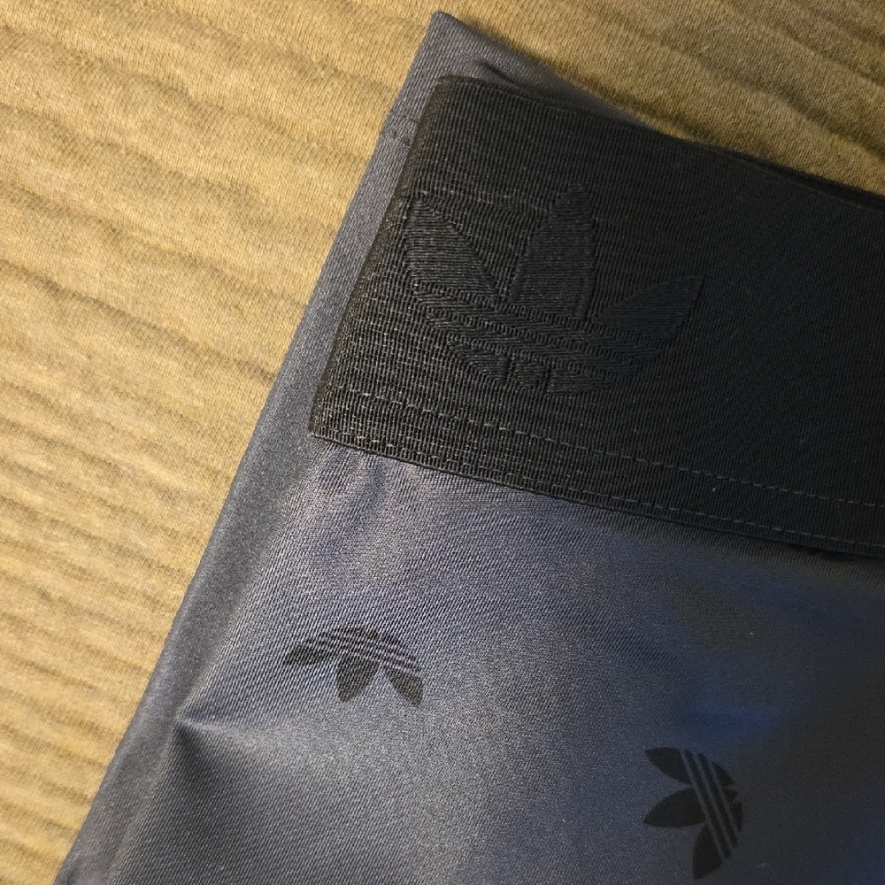 Adidas Women’s 7/8 Logo Allover Print Leggings - Picture 3 of 6